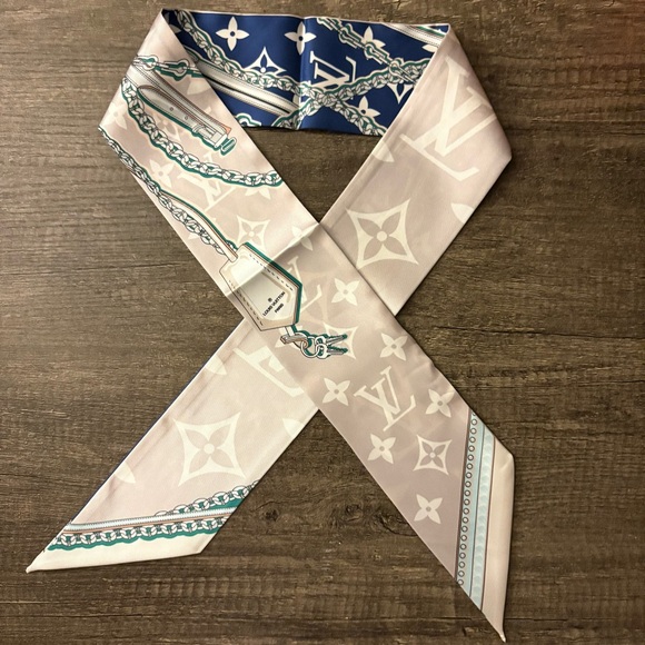 Louis Vuitton Blue and Cream Scarf - Picture 1 of 4
